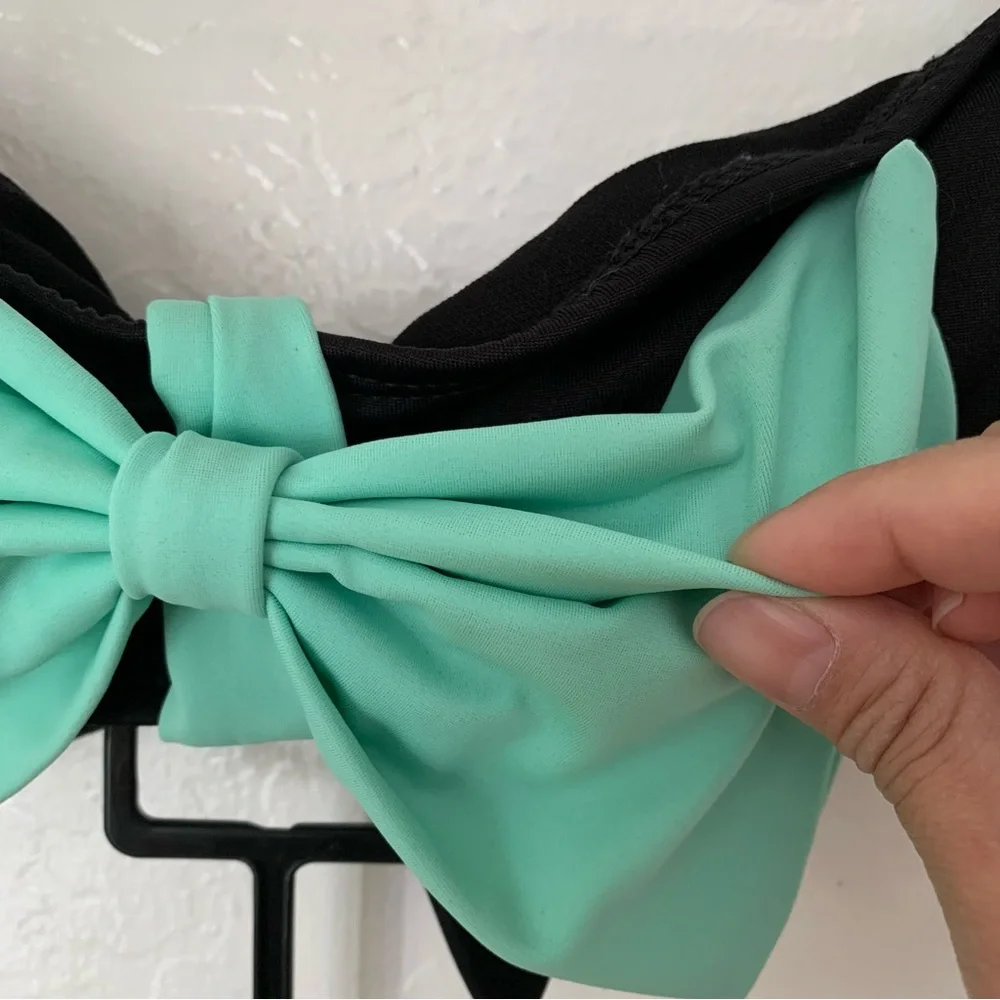Dippin' Daisy's Contrast Bow Bandeau Bikini Set - Size S - Picture 3 of 7